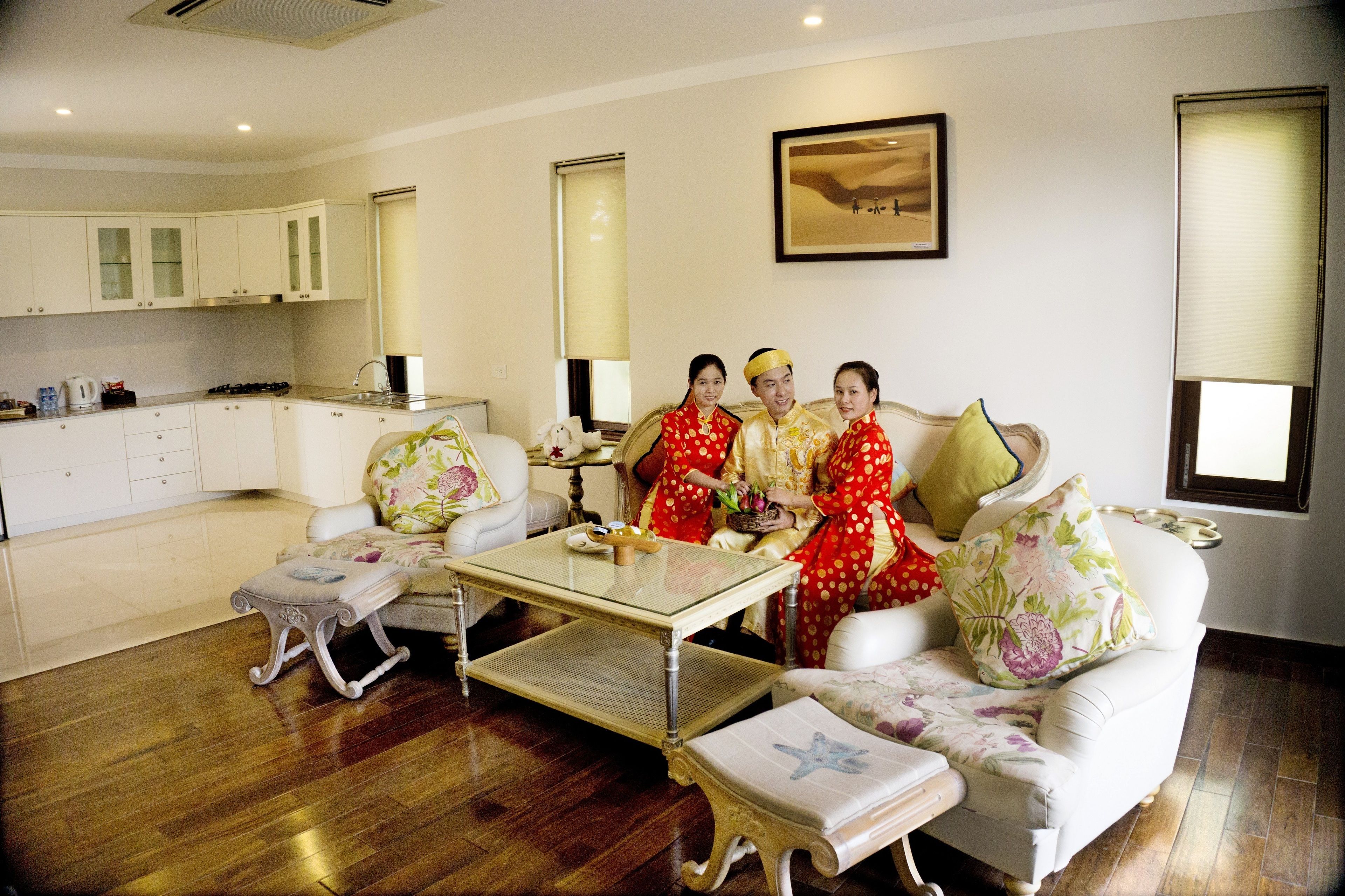 sea view suite | living area | 32-inch lcd tv with cable channels, tv