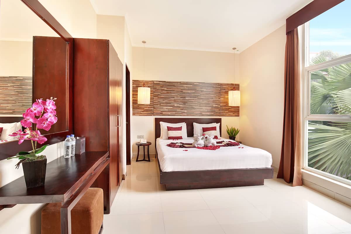 In-room safe, desk, iron/ironing board (on request)