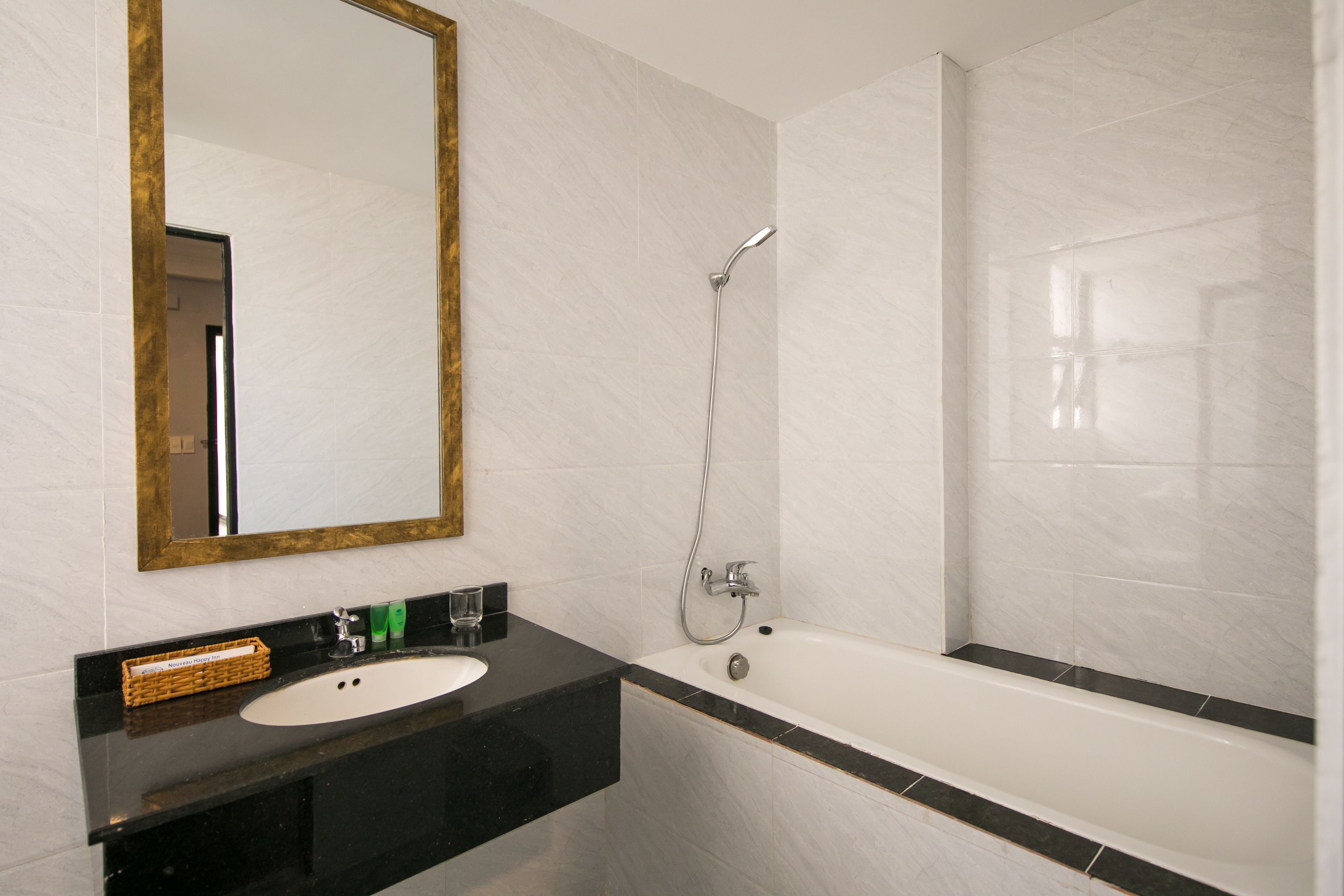 Deep-soaking bathtub, free toiletries, hair dryer