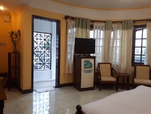 迷你吧、房內夾萬、遮光窗簾/窗簾、免費 Wi-Fi