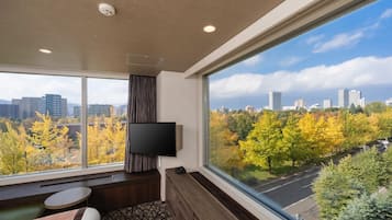 Premium bedding, down duvets, in-room safe, individually furnished