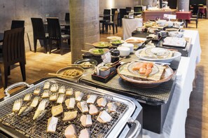 Breakfast served 