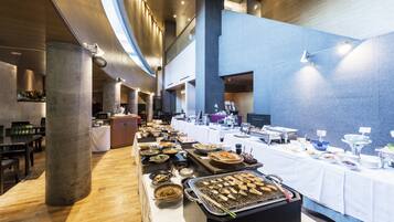 Daily buffet breakfast for a fee