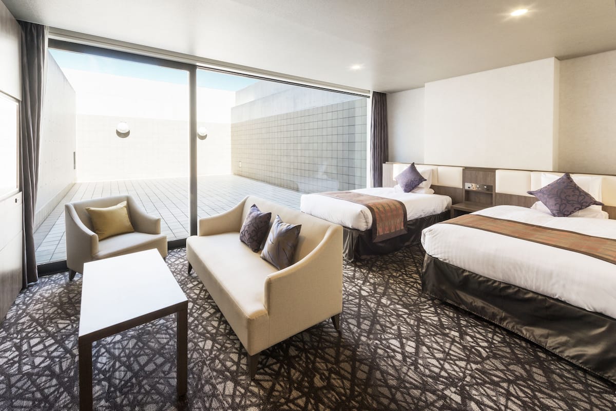 Roupas de cama premium, edredons de pluma, cofres nos quartos
