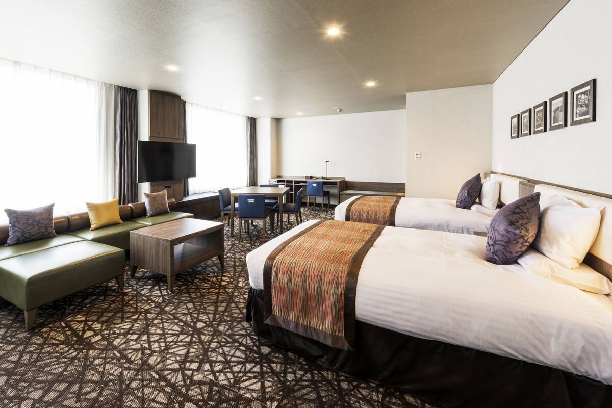 Premium bedding, down comforters, in-room safe, desk