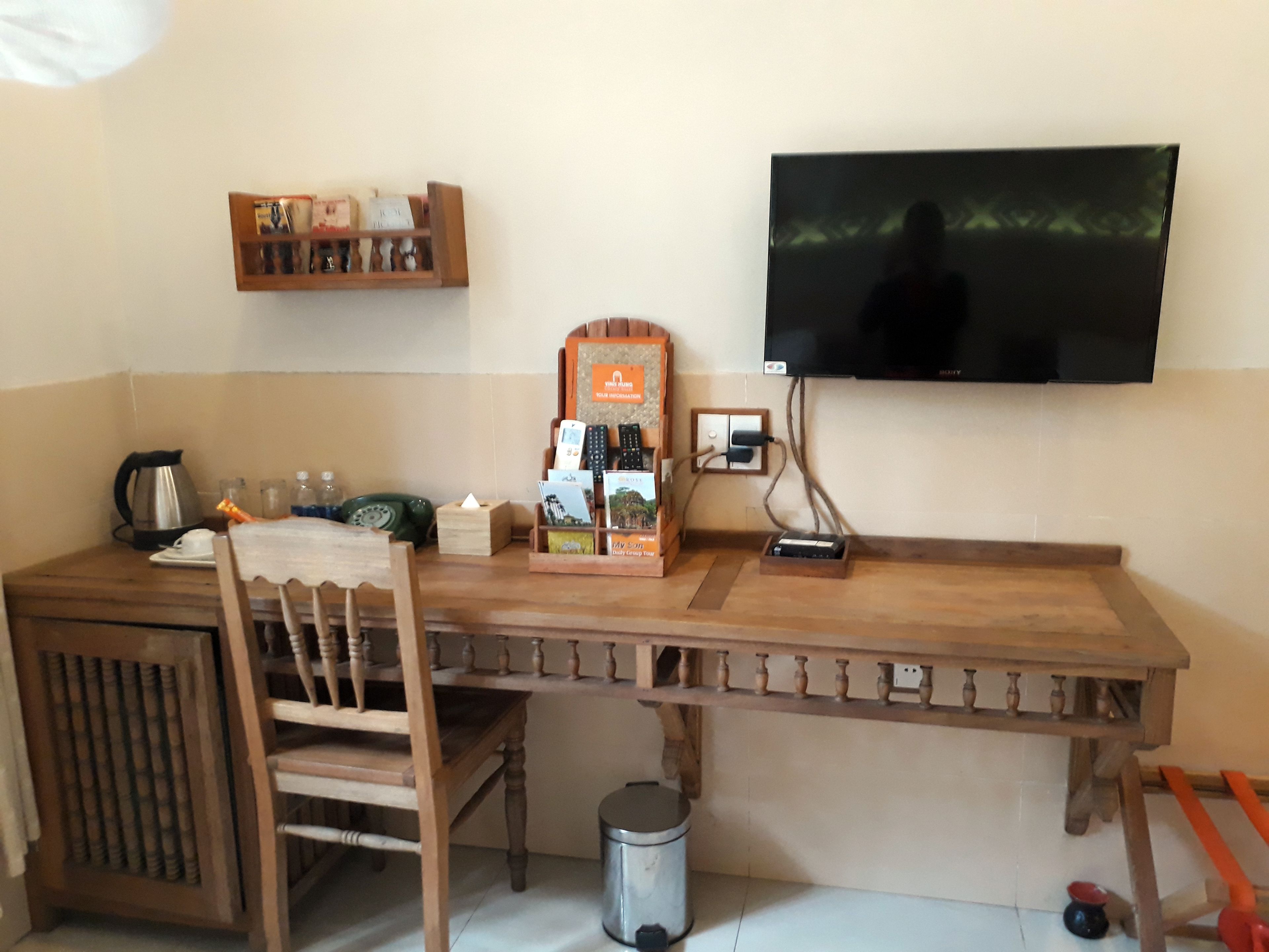 deluxe room, ground floor (with window) | minibar, in-room safe, desk, soundproofing