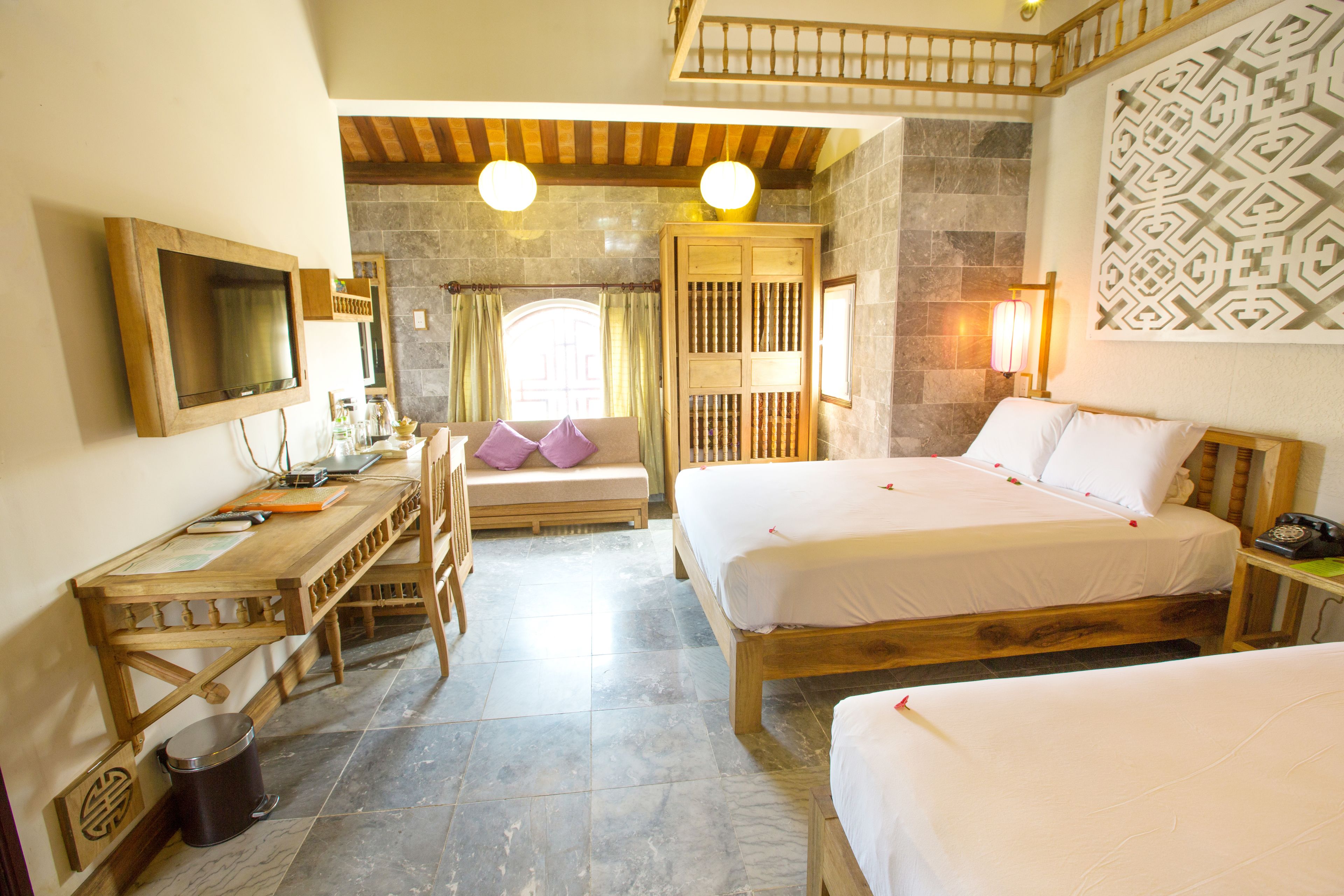 deluxe family room (with window) | minibar, in-room safe, desk, soundproofing