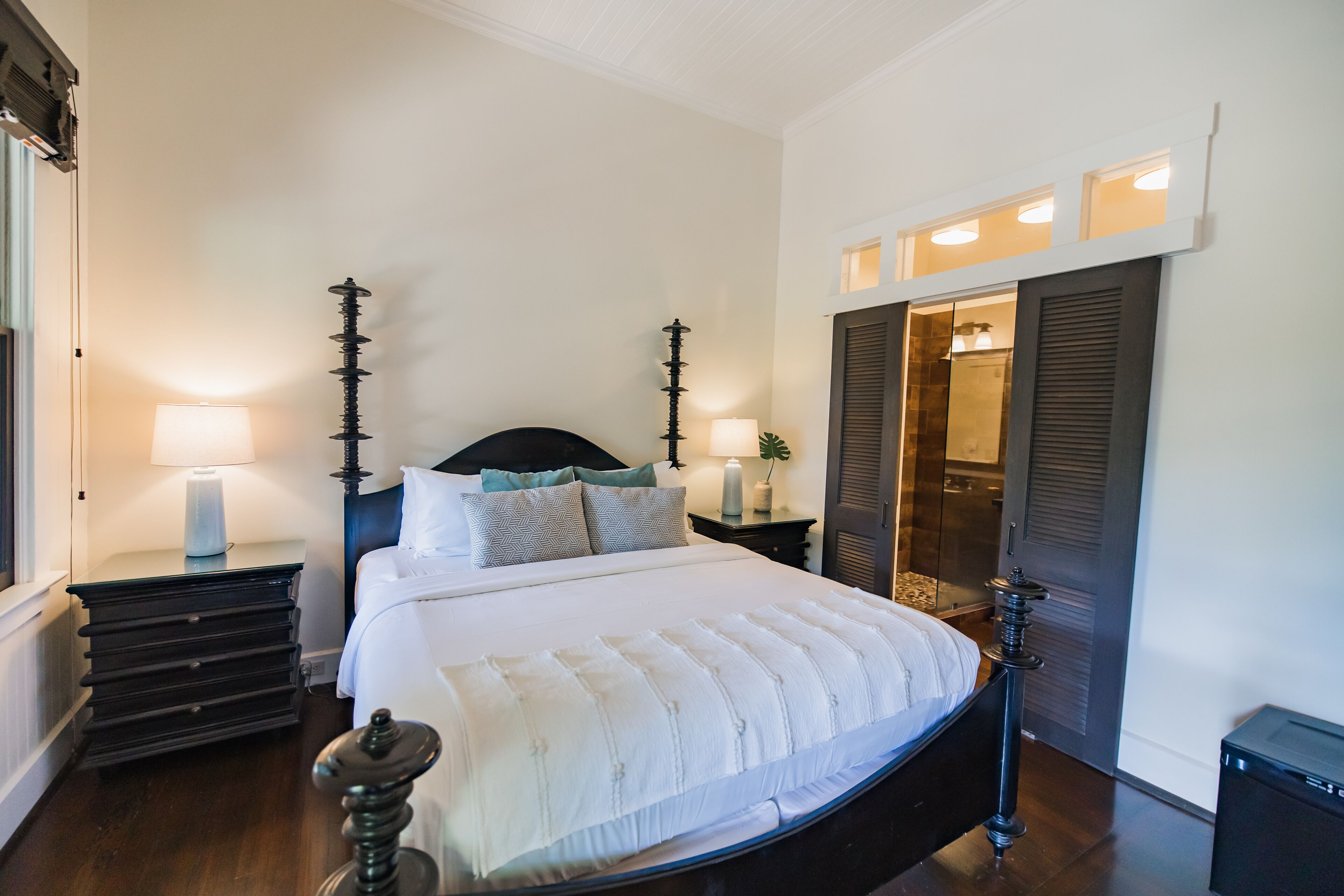 Habitación superior, 1 cama King size, lanai, vista parcial al océano (with Twin Daybed) | Ropa de cama de alta calidad, edredón y camas con pillow-top 