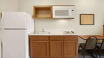 Desk, laptop workspace, iron/ironing board, free WiFi