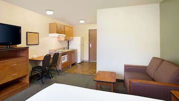 Desk, laptop workspace, iron/ironing board, free WiFi