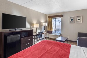 Chambre Standard, 1 très grand lit, non-fumeurs, réfrigérateur et four à micro-ondes (with Sofabed) | Bureau, espace de travail pour ordinateur portable, rideaux occultants