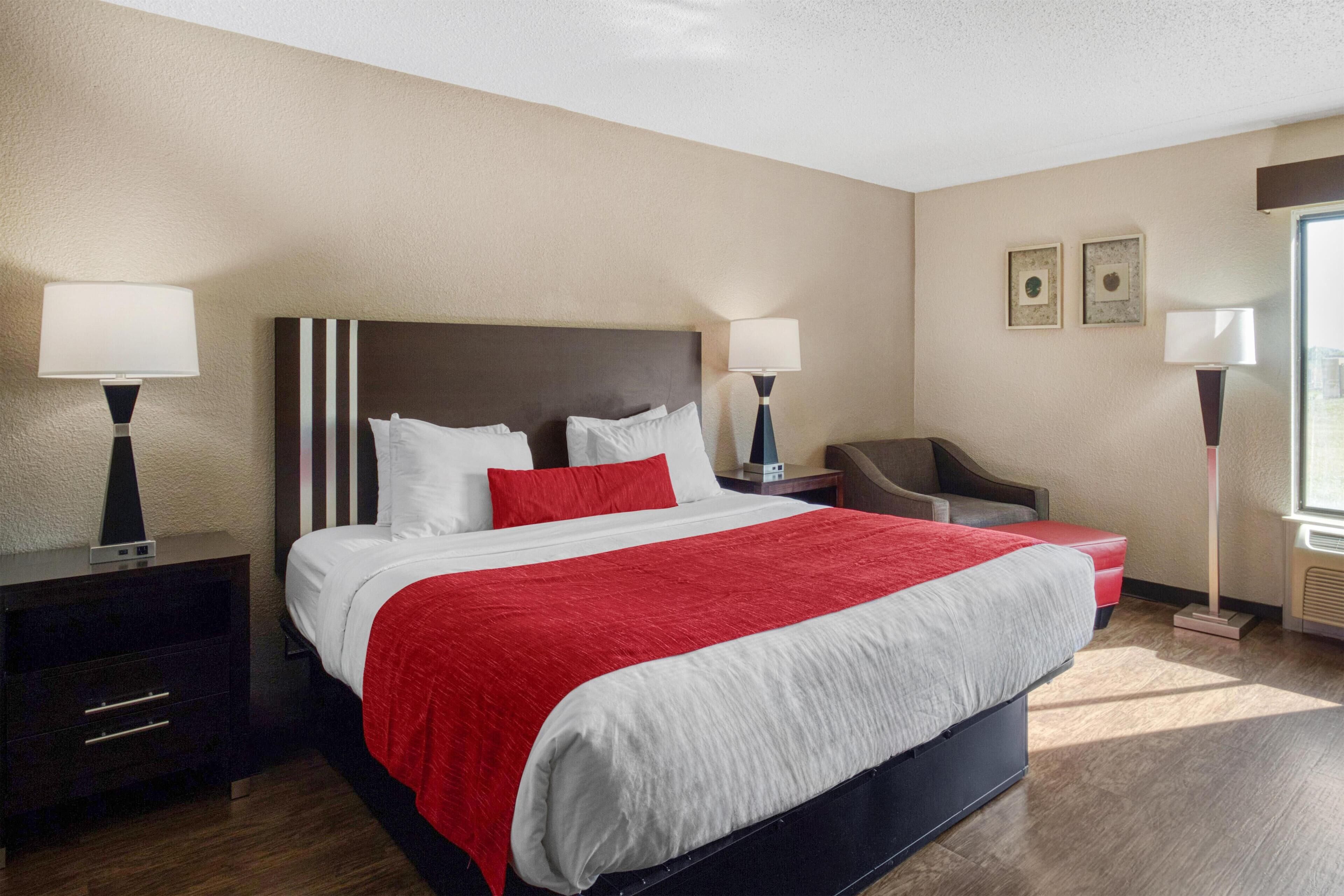 Bureau, espace de travail pour ordinateur portable, rideaux occultants