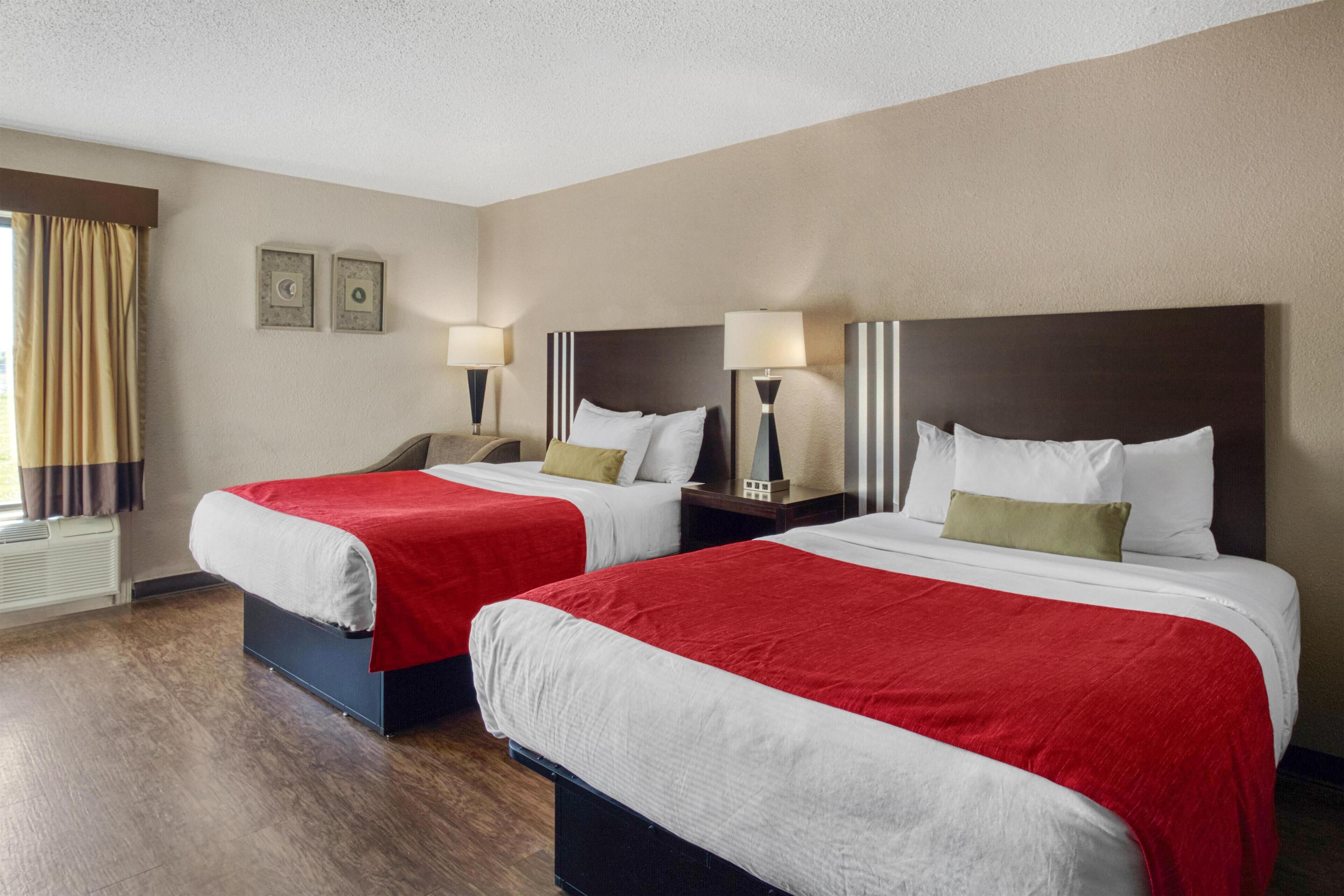 Bureau, espace de travail pour ordinateur portable, rideaux occultants