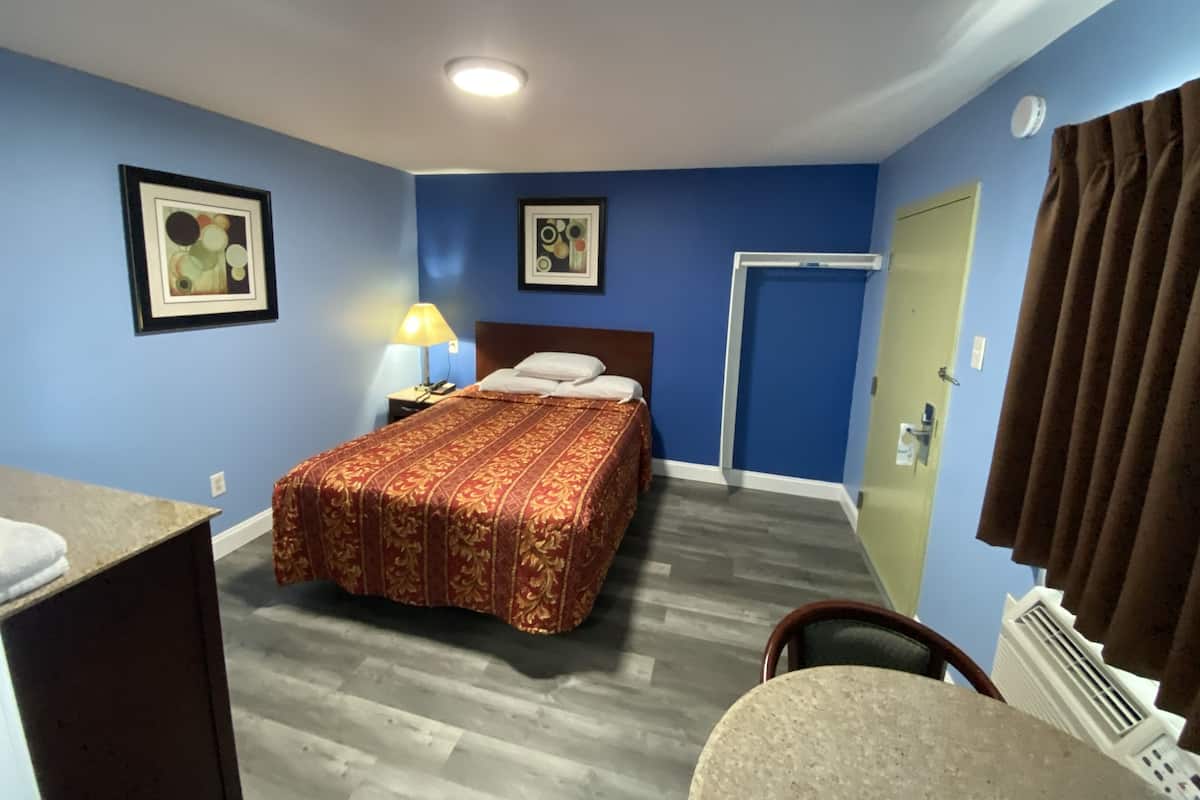 In-room safe, free WiFi, bed sheets