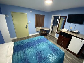 Flat-screen TV - Red Carpet Inn and Suites (Wrightstown)