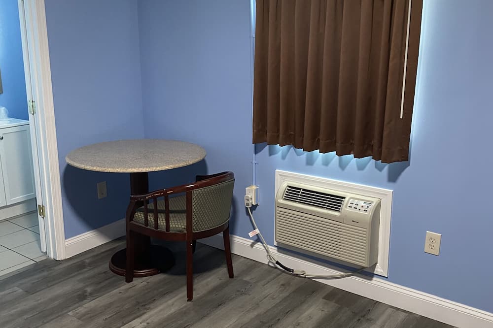Red Carpet Inn and Suites
