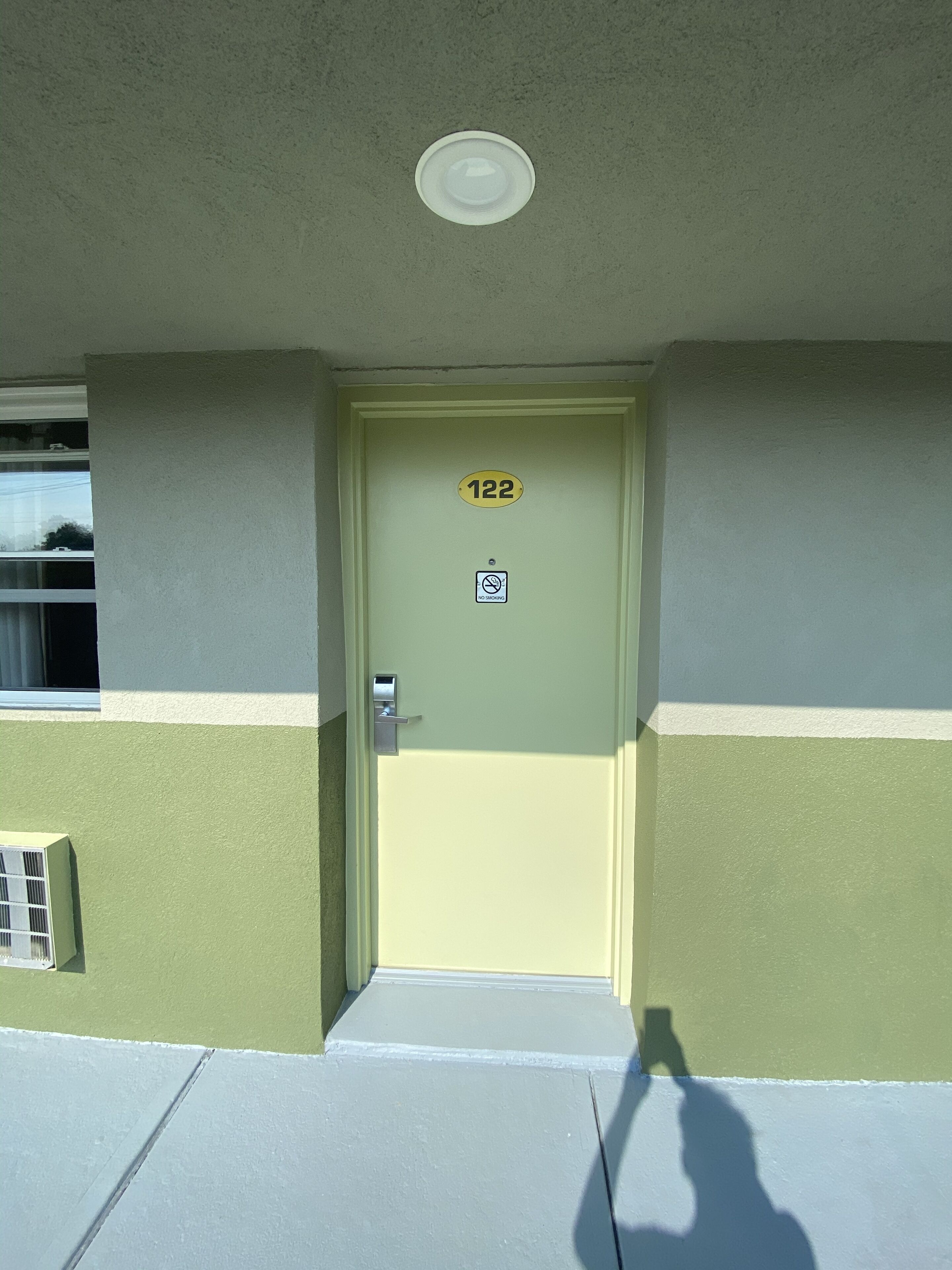 Room, 1 Queen Bed, Smoking | In-room safe, free WiFi, bed sheets