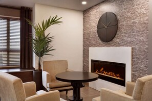 Lobby - Microtel Inn & Suites by Wyndham Estevan (Estevan)