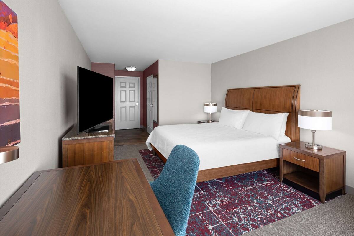 Egyptian cotton sheets, premium bedding, down comforters, pillowtop beds