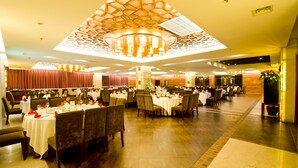 Breakfast, lunch and dinner served - Eastar International Hotel (Chengdu)