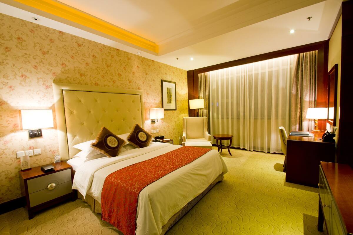 Executive Double Room | Minibar, desk, blackout drapes, WiFi (free)
