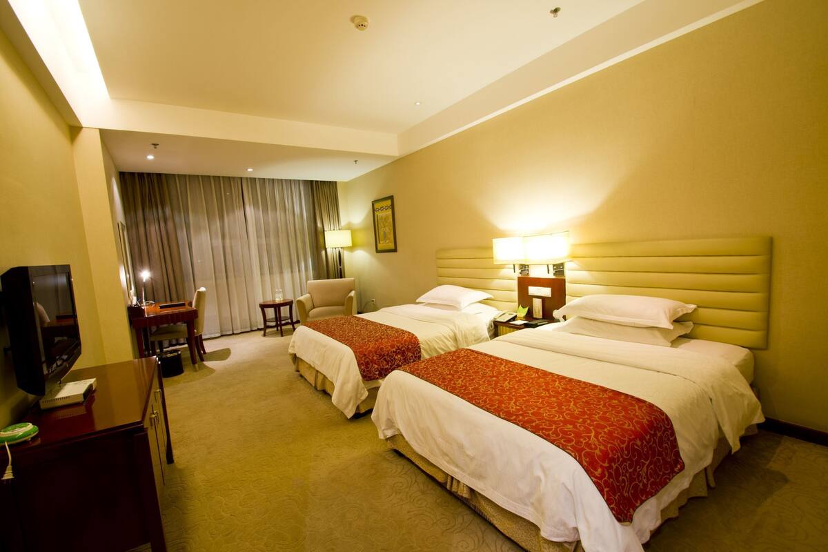 Deluxe Twin Room | Minibar, desk, blackout drapes, WiFi (free)