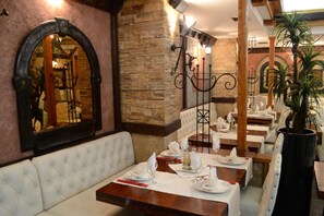 Dining - Tomce Sofka Hotel (Skopje)