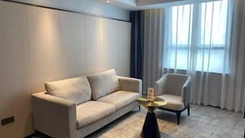 Minibar, caja de seguridad en la habitación y despertador