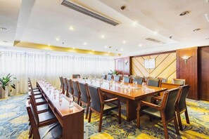 A conference room with a long table, chairs, and a patterned carpet. - Fuling Hotel (Chongqing)