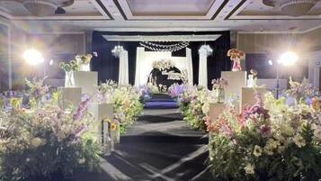 Se sirven desayunos y cocina china