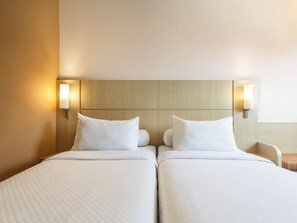 In-room safe, desk, free WiFi, bed sheets - ibis Balikpapan (Balikpapan)