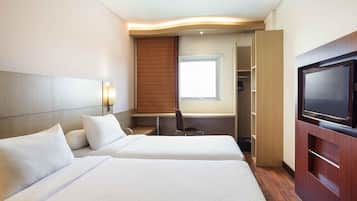 Cofres nos quartos, escrivaninha, Wi-Fi de cortesia, roupa de cama