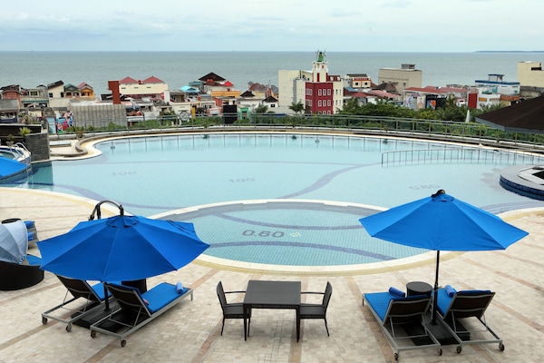 Outdoor pool, sun loungers