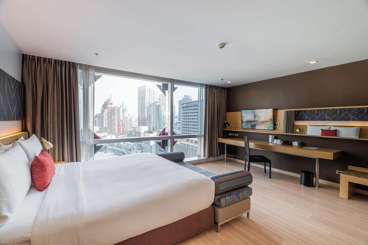 1 bedroom, pillowtop beds, minibar, in-room safe