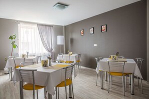 Daily buffet breakfast for a fee - Apartment Complex Comfort (Minsk)