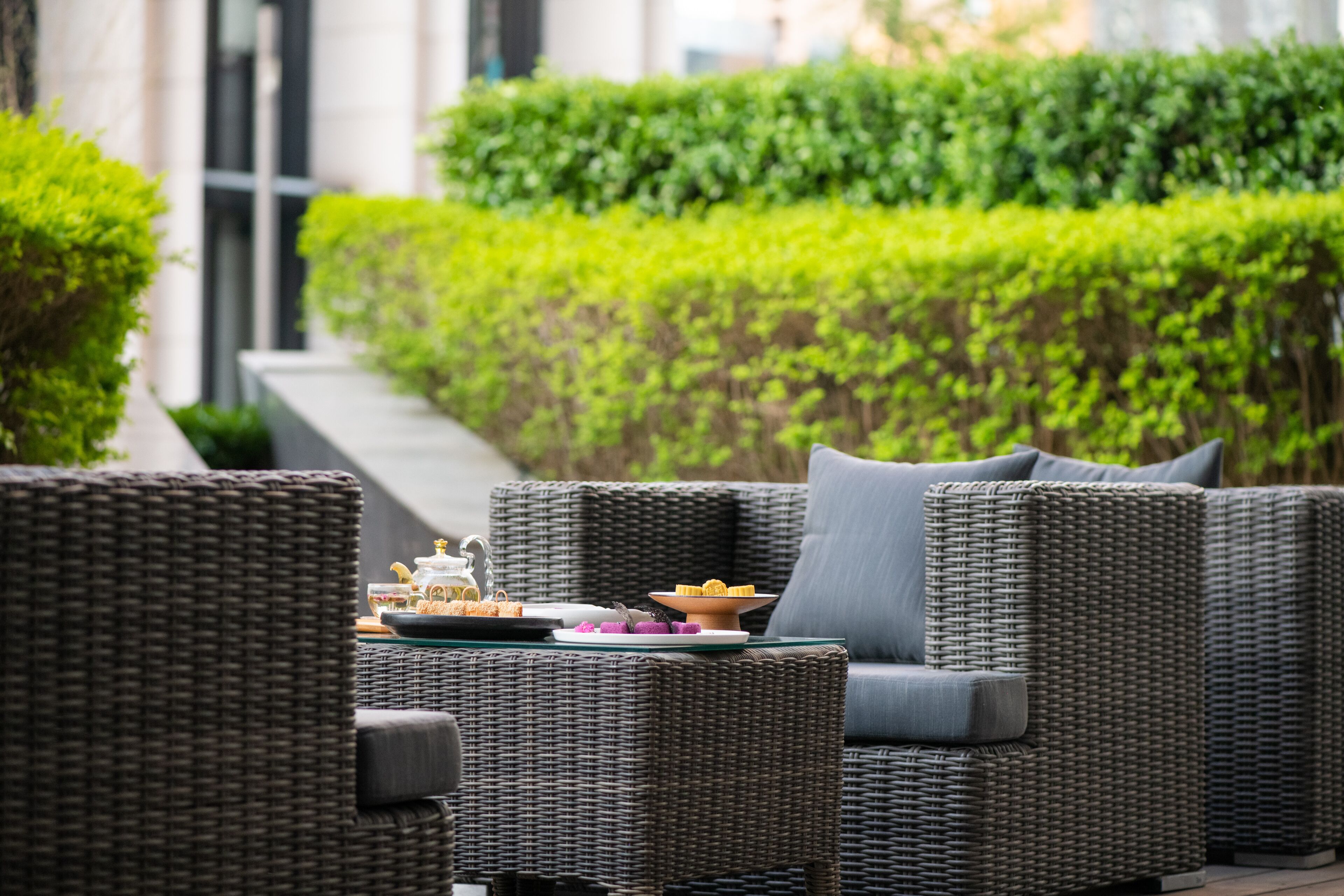 4 restaurants, breakfast served