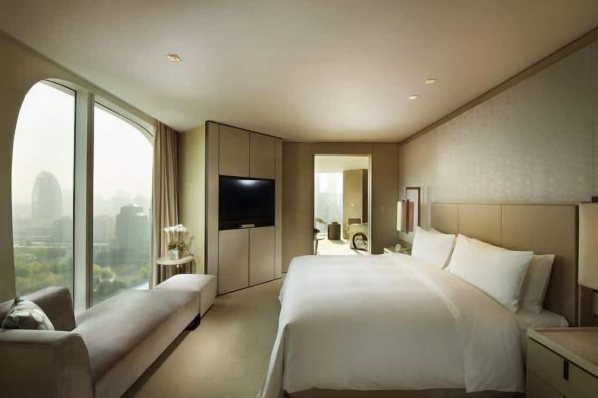 1 bedroom, down comforters, minibar, in-room safe