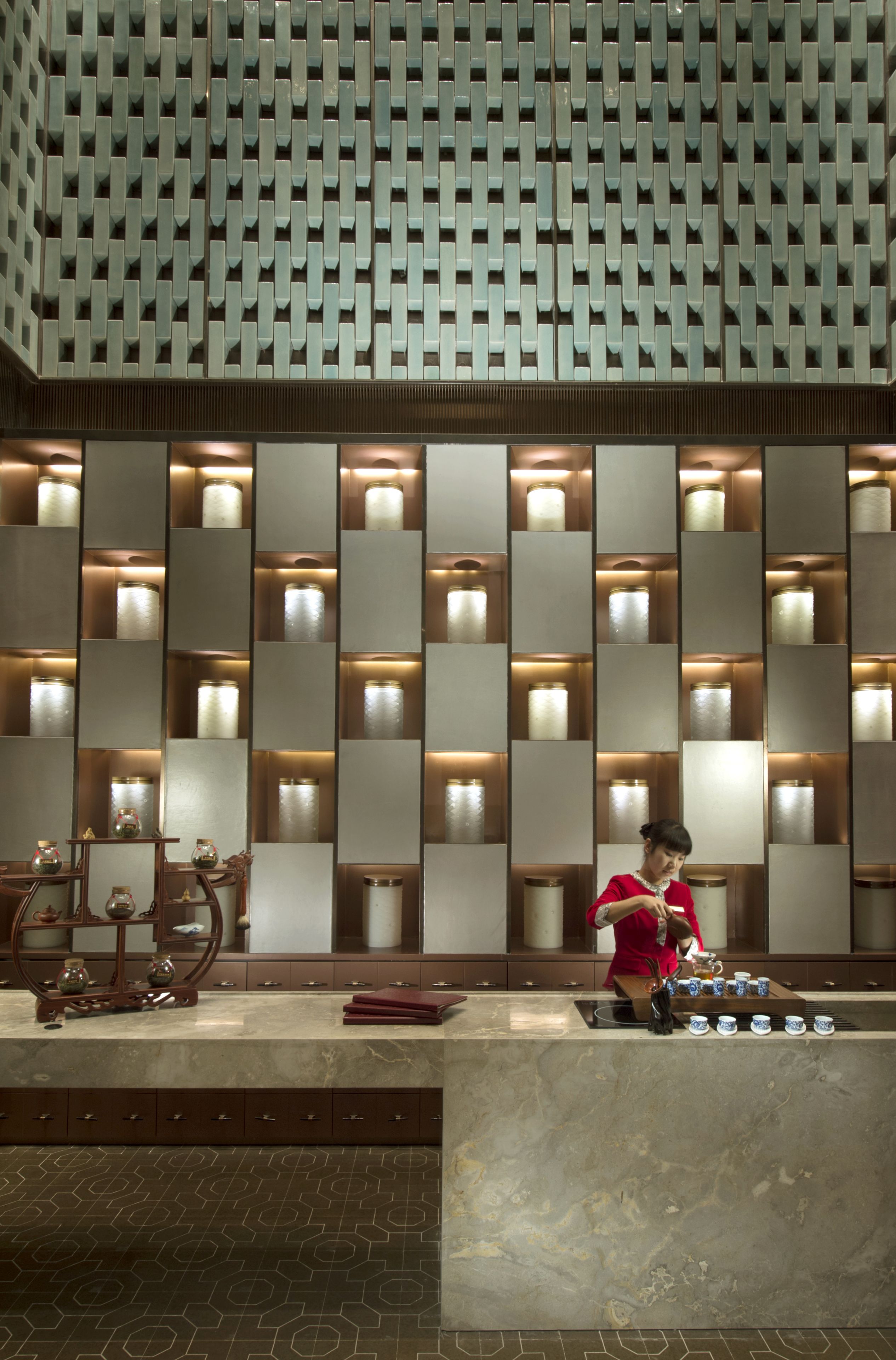 4 restaurants, breakfast served