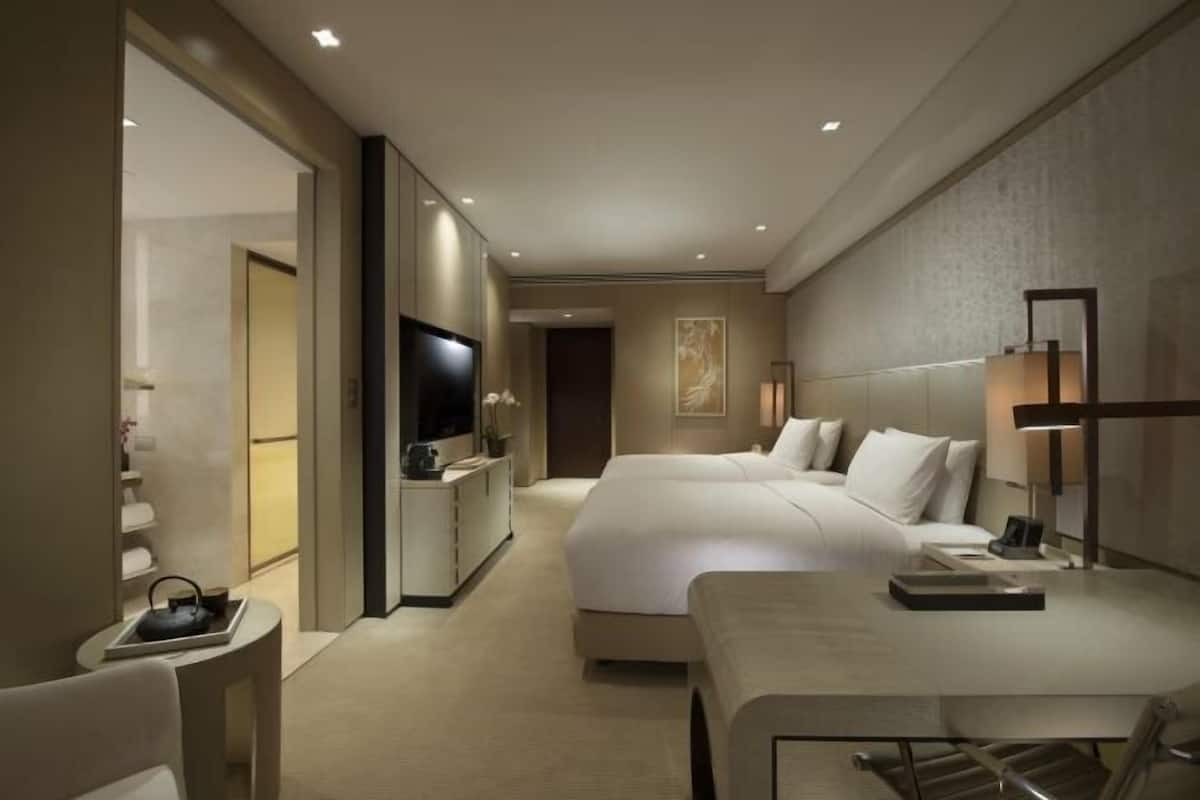 1 bedroom, down comforters, minibar, in-room safe