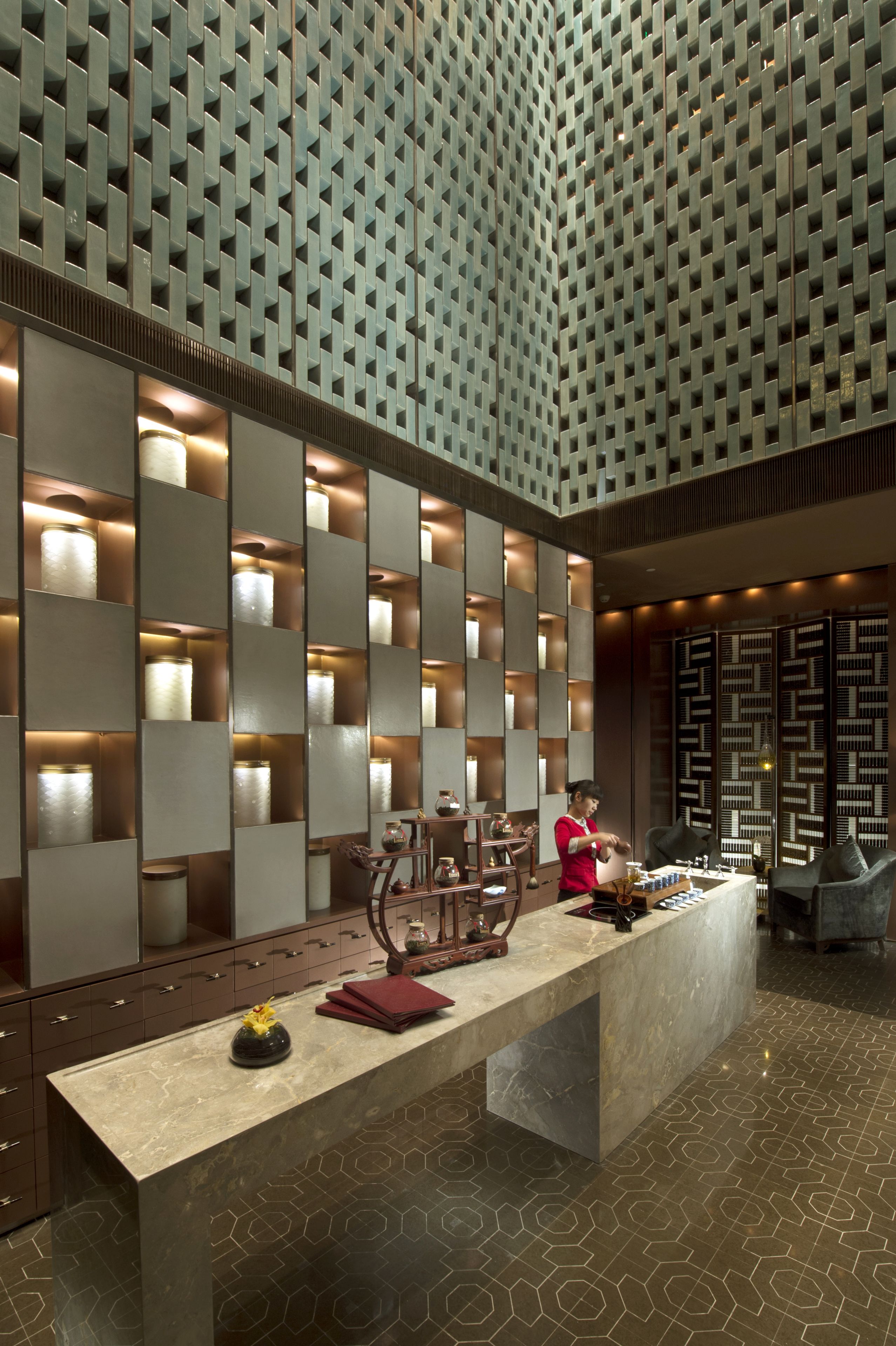 4 restaurants; breakfast, lunch and dinner served 