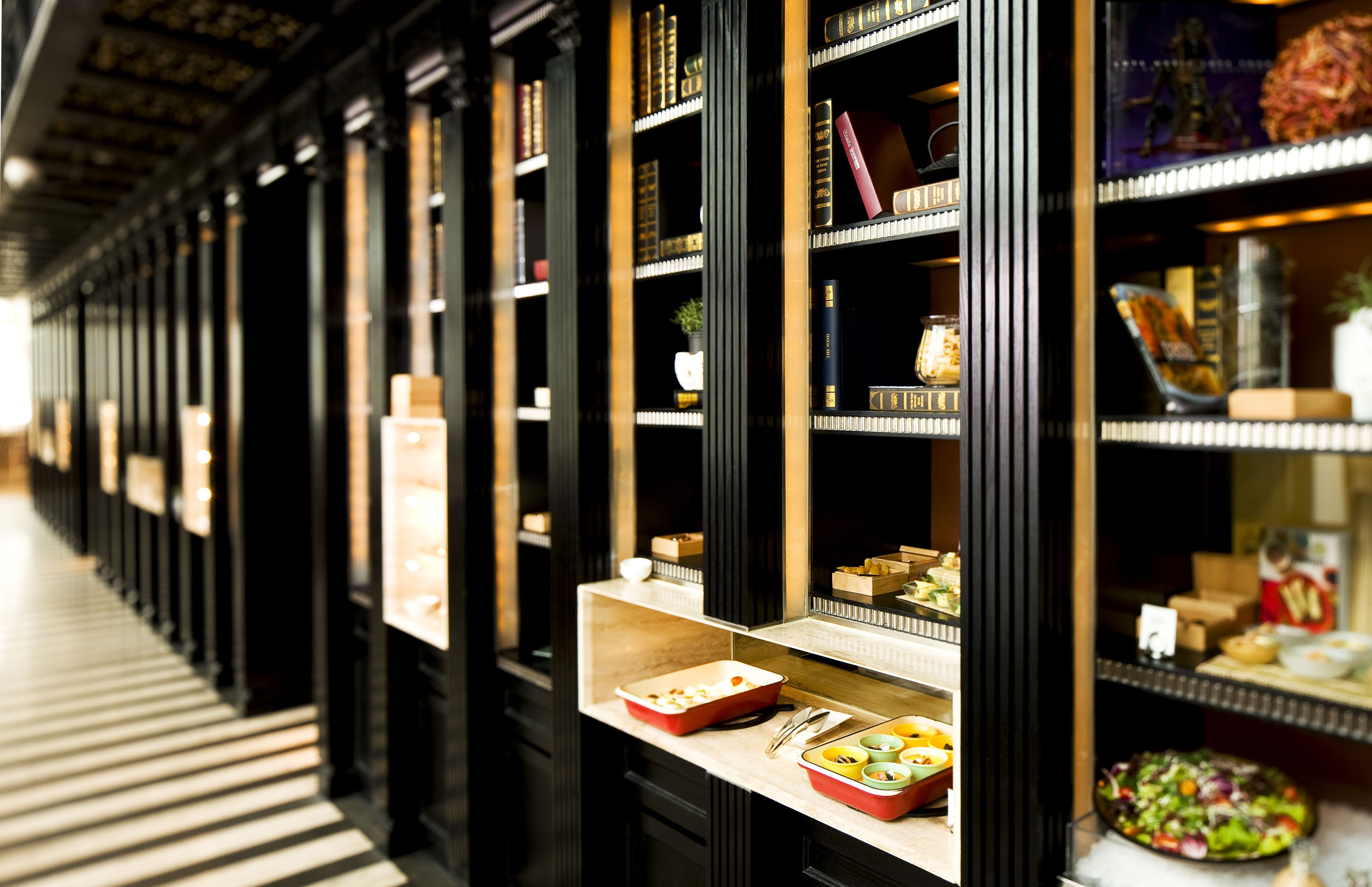 daily buffet breakfast for a fee