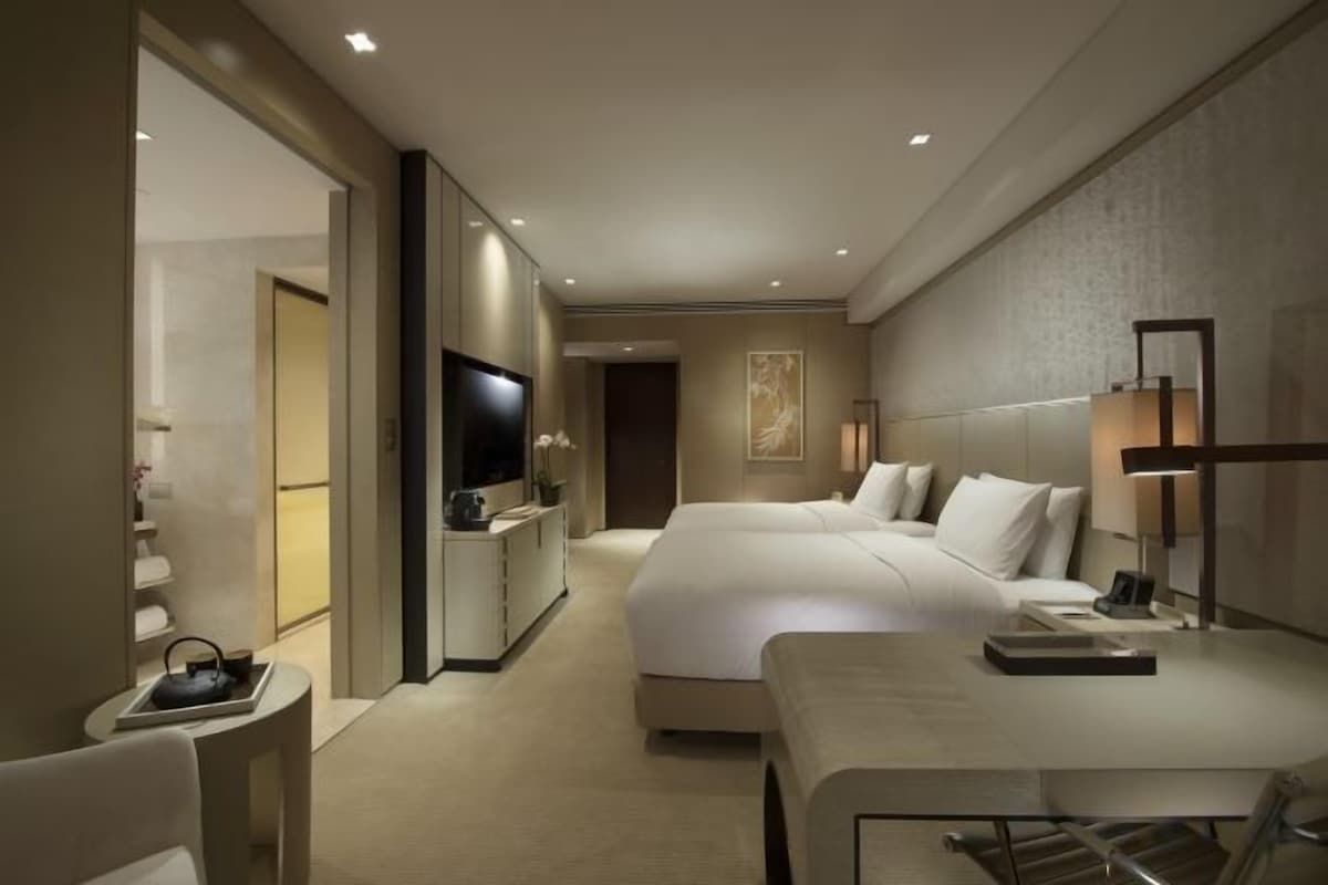 Down comforters, minibar, in-room safe, laptop workspace
