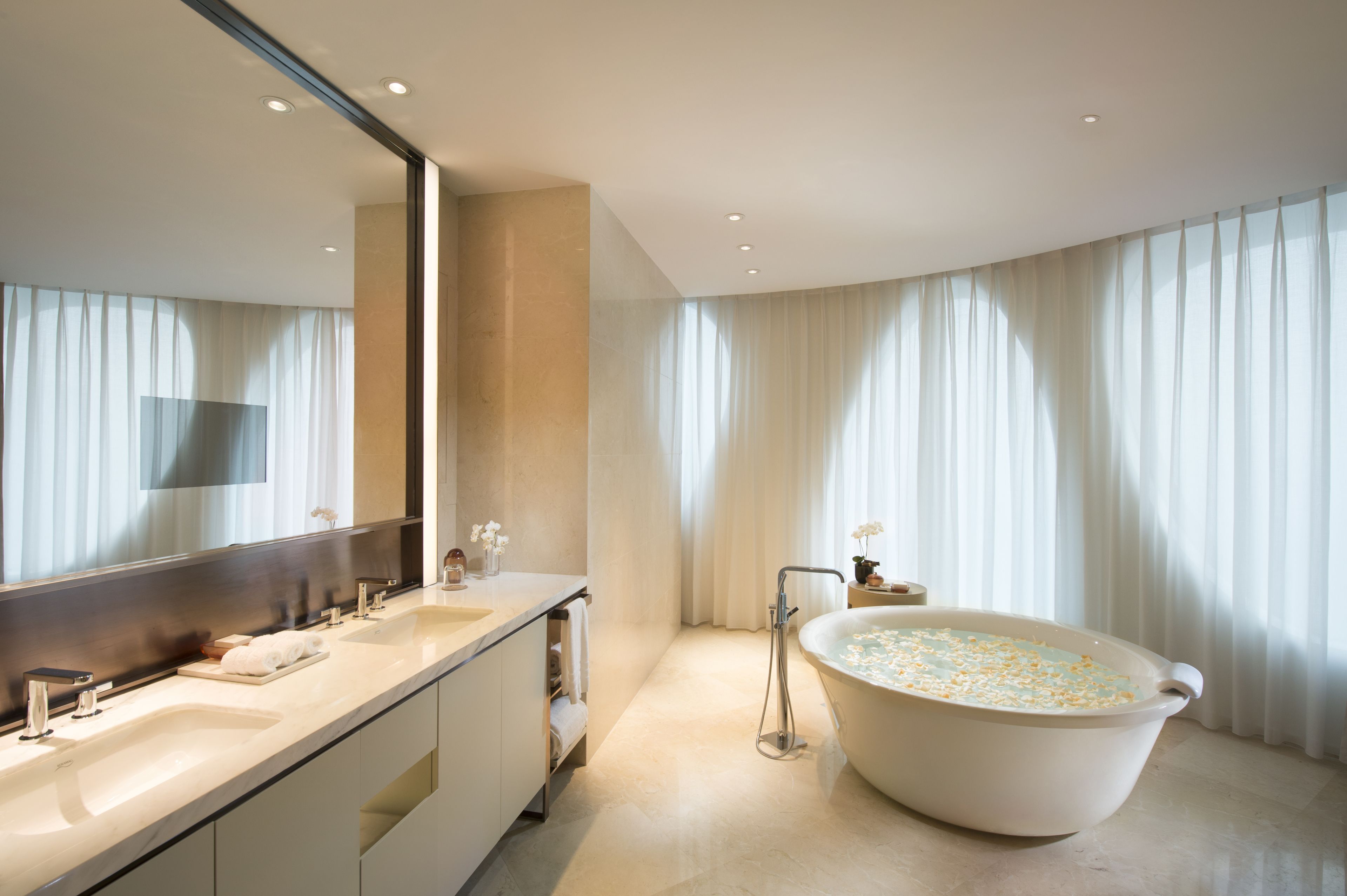 1 king junior suite | bathroom | separate bathtub and shower, hydromassage showerhead
