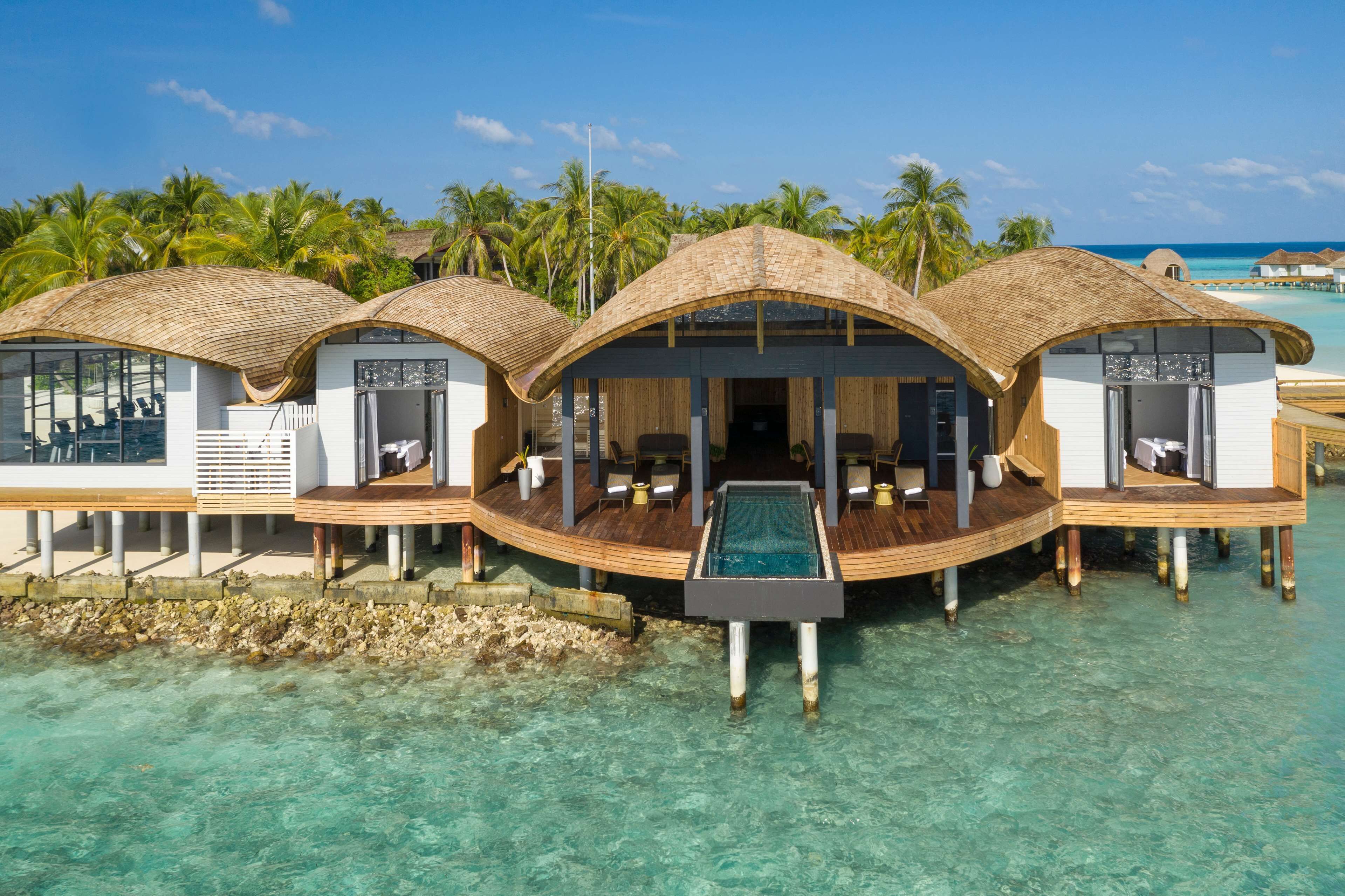 Couples treatment rooms, body treatments, facials