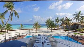 4 restaurants, breakfast, lunch, dinner served; Japanese cuisine