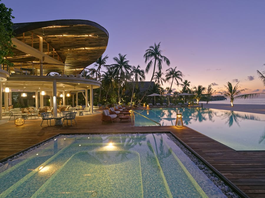 4 restaurants, breakfast, lunch, dinner served; Japanese cuisine