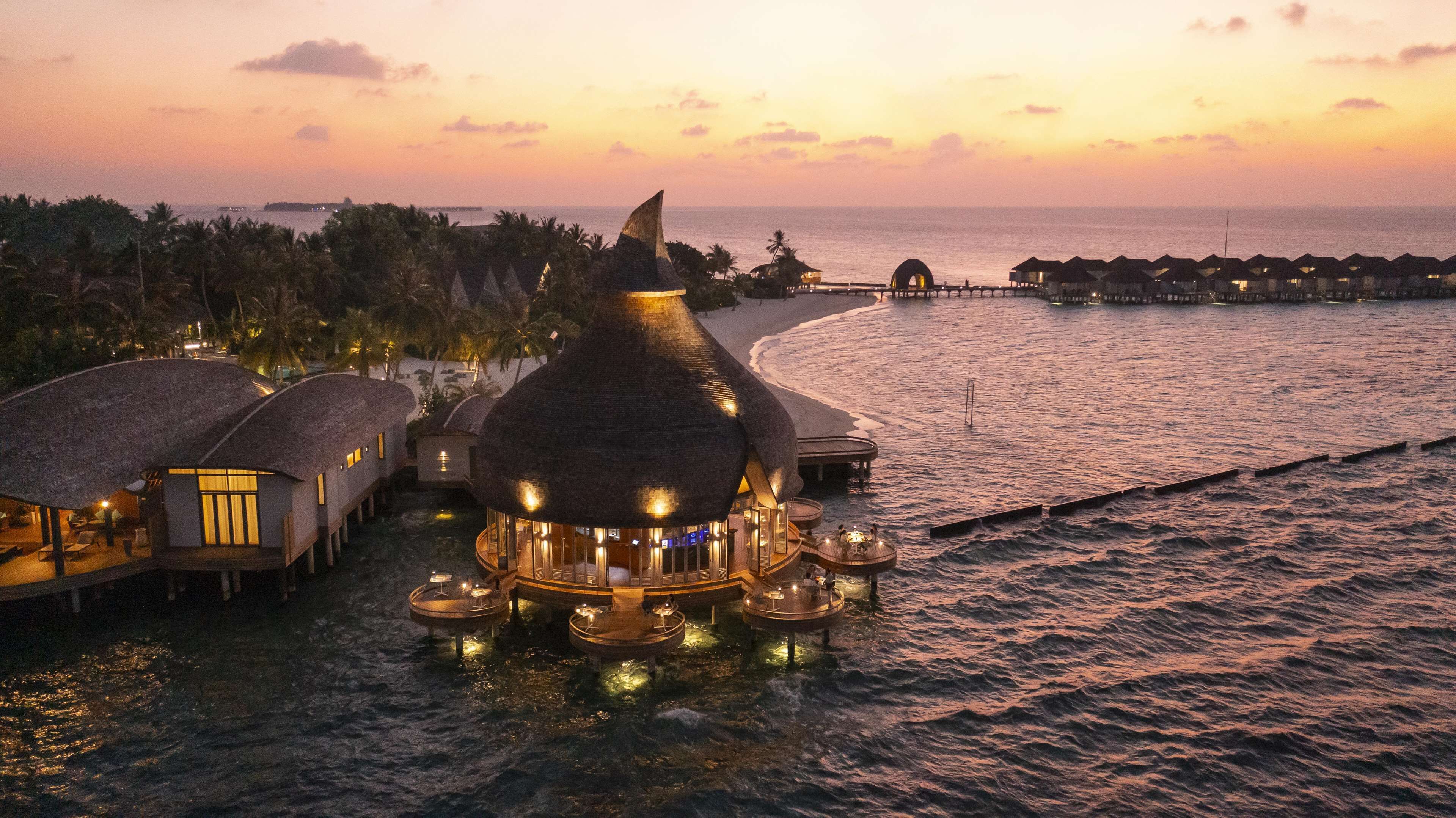 4 restaurants, breakfast, lunch, dinner served; japanese cuisine