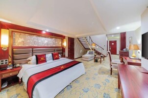 Minibar, in-room safe, alarm clocks