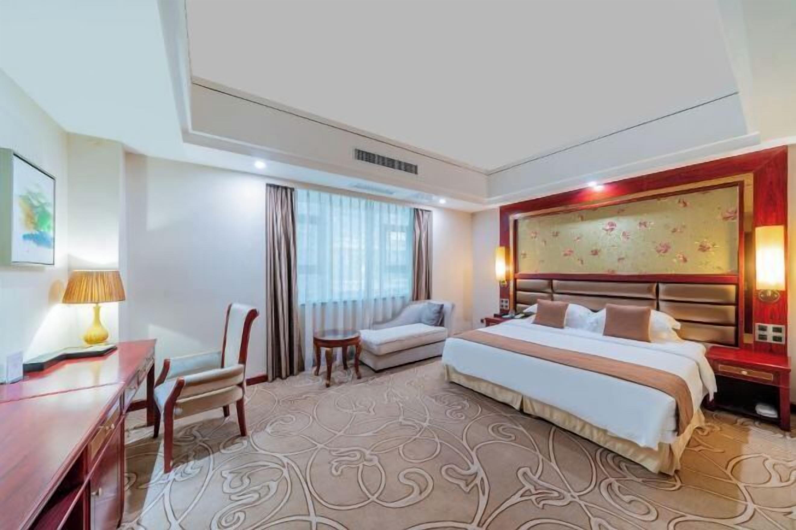 Minibar, in-room safe, alarm clocks