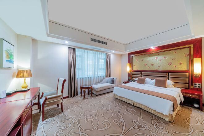 Minibar, in-room safe, alarm clocks